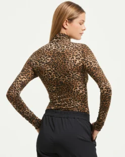 Maglia collo alto in modal cashmere stampa animalier