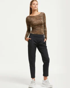 Maglia con scollo a barchetta in modal cashmere stampa animalier