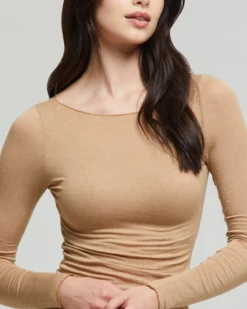 Maglia con scollo a barchetta in modal cashmere