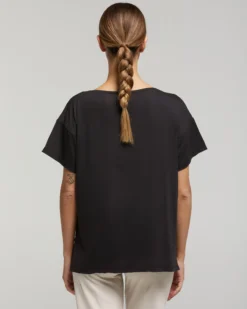 Maglia manica corta scollo barchetta in viscosa sostenibile vestibilità over