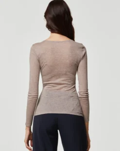 Maglia rib con scollo barchetta in modal cashmere a costine
