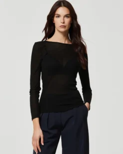 Maglia rib con scollo barchetta in modal cashmere a costine