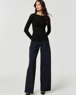 Maglia rib con scollo barchetta in modal cashmere a costine