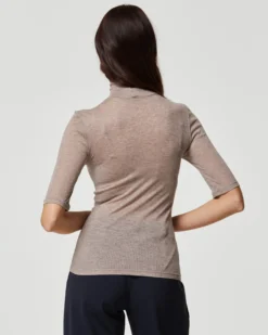 Maglia rib manica corta collo alto in modal cashmere a costine