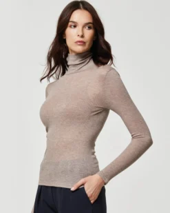 Maglia rib manica lunga collo alto in modal cashmere a costine