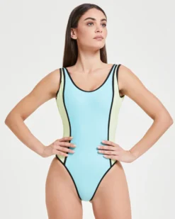 Pompea x Silvian Heach costume intero look sportivo