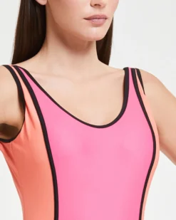 Pompea x Silvian Heach costume intero look sportivo