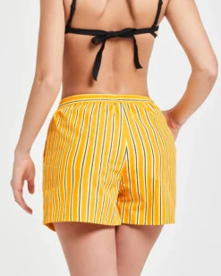 Pompea x Silvian Heach shorts con fantasia rigata